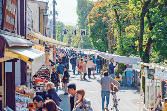 宮川の朝市